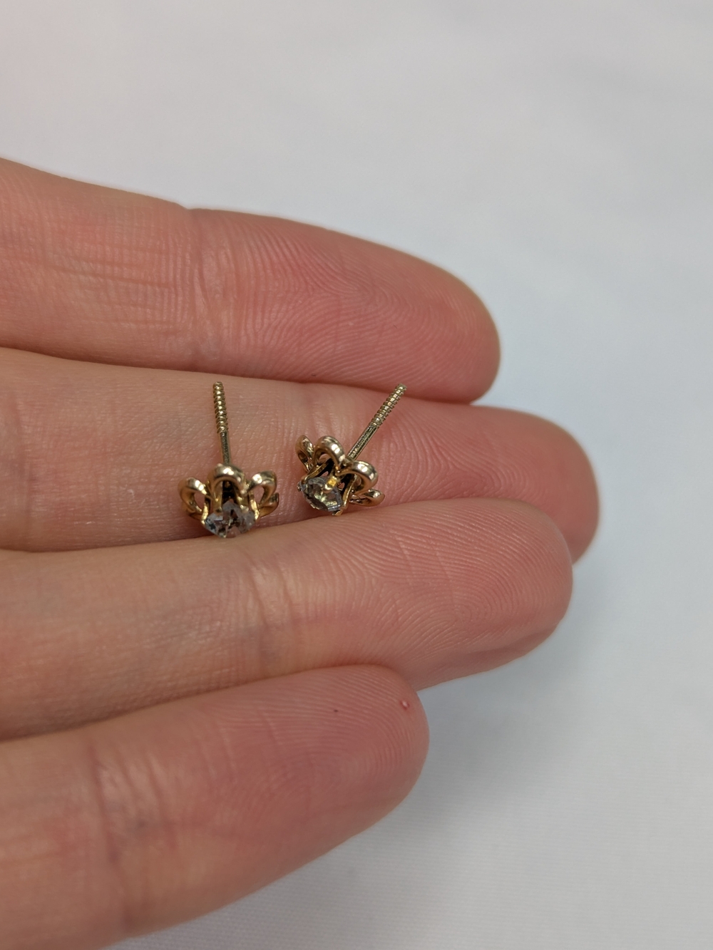 Solid 10 K Gold Flower Stud Earrings - Picture 8 of 10